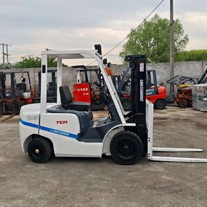TCM 2.5 Ton Used Diesel Forklift with Hydraulic Side Shifter Solid Tires Low <b>Hours</b> - Product Image 4