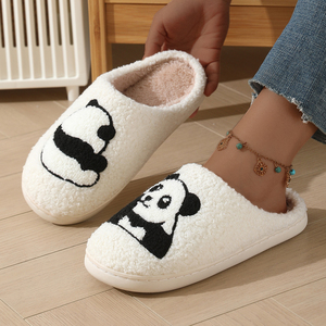 Pantuflas Blancas Disponibles en Stock, Cómodas y Afelpadas para el Hogar, Antideslizantes con TPR, Ideales para Verano y Otoño - Product Image 4
