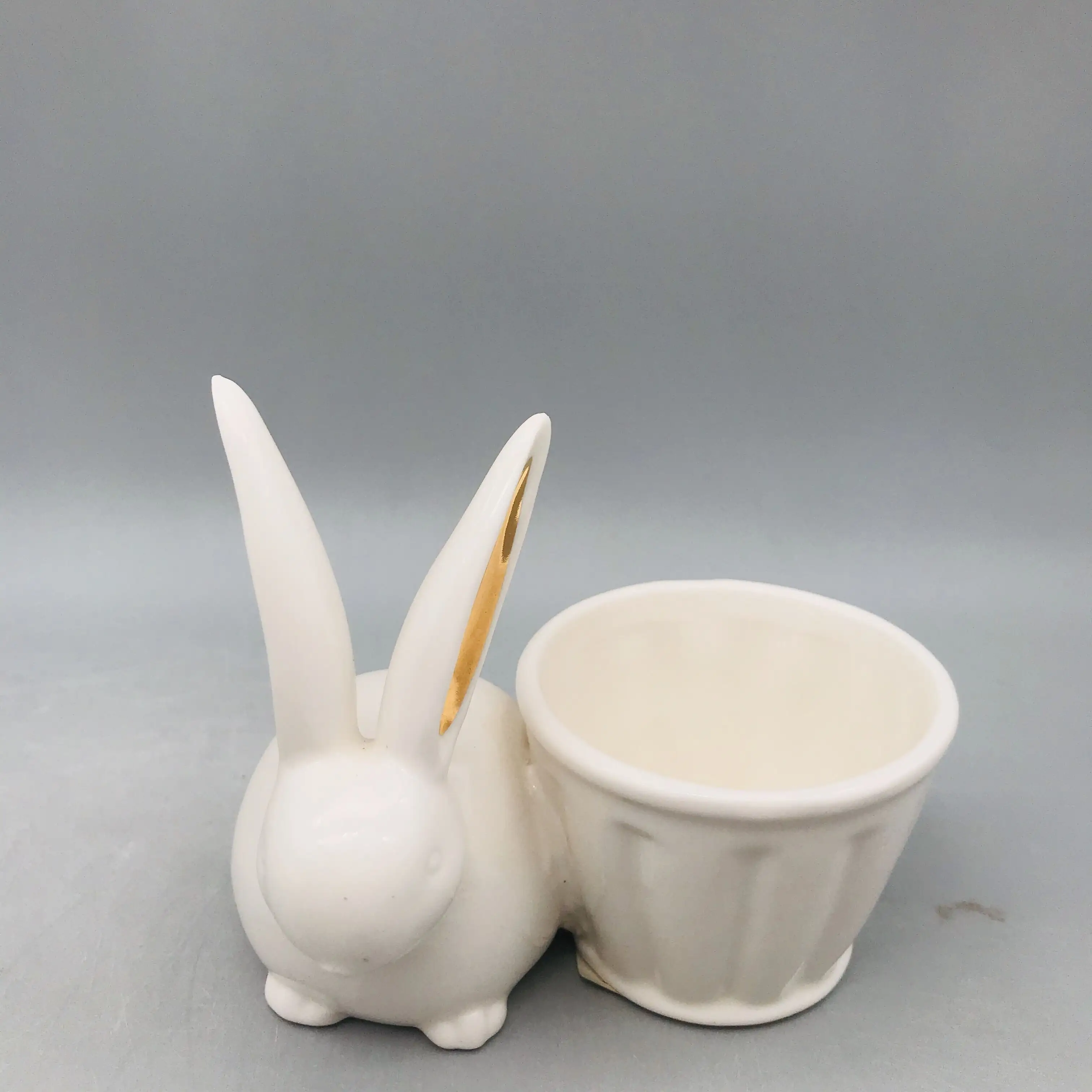 China manufacturer bunny decor white ceramic egg cup holder