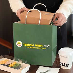 ถุงกระดาษคราฟท์แบบกำหนดเอง เป็นมิตรกับสิ่งแวดล้อม ย่อยสลายได้ สำหรับร้านอาหาร บรรจุอาหารกลับบ้าน - Product Image 2