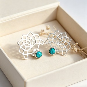 Orecchini Bohemian Lotus in turchese, gioielli per l'orecchio convertibili con doppia funzione: chiusura a lobo e clip - Product Image 3
