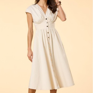 Elegante Vestido Midi Crema con Cuello en V y Botones al Frente, Manga Corta, Cintura Fruncida, Corte en A, para Uso Casual y Citas - Product Image 1