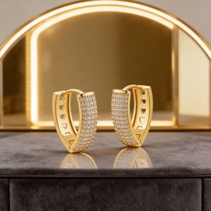 Boucles d'oreilles créoles plaquées or 18 carats avec zircon, motif cœur, bijoux de mariage, micro-incrustation EKA-113 - Product Image 1