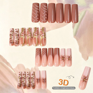Faux ongles carrés longs marron automne-hiver, style French press, avec feuille d'or 3D, pré-fabriqués pour les rendez-vous, les fêtes et le nail art DIY - Product Image 3