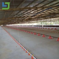 Kit de hangar pour volailles préfabriqué en structure métallique isolée, à énergie solaire durable, pour élevage de bétail
