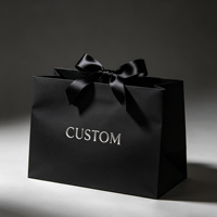Sacs cadeaux en papier noir mat de luxe avec logo personnalisé imprimé et poignées en ruban satiné pour boutiques haut de gamme et emballages de bijoux