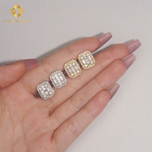 Boucles d'oreilles clous en argent 925 serties de moissanite, style hip-hop, pour femmes, baguette, fermoir à vis, D VVS, moissanite, diamant - Product Image 3