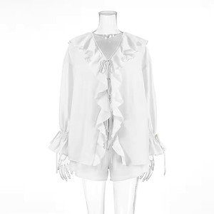 Ensemble chemise et short pour <span class=keywords><strong>femme</strong></span>, style français vintage, tissé à motifs floraux, col en V, à volants, décontracté, à nouer, deux pièces, été - Product Image 6