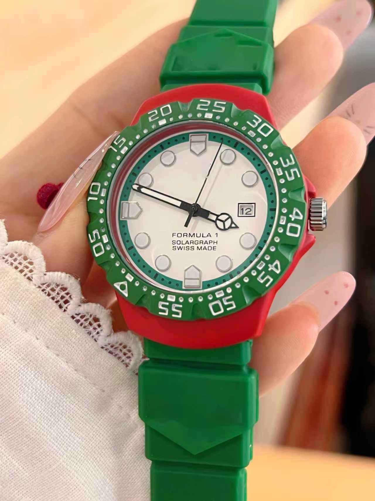 สีเขียว