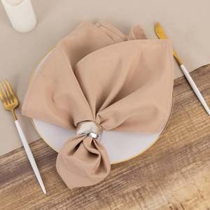 Fournisseur de serviettes de table en polyester pour les acheteurs de services de restauration de groupes hôteliers, de complexes et d'hôtels, avec bord ourlé - Product Image 1