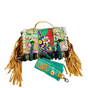 Sac à bandoulière bohème brodé pour femme avec pompons, décor coquillage, motif fil bleu, deux poignées, résistant à l'eau, utilisable toutes saisons - Product Image 2