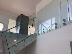 Y L le support d'entretoise de style le plus moderne garde-corps en verre noir trempé sans cadre - Product Image 6