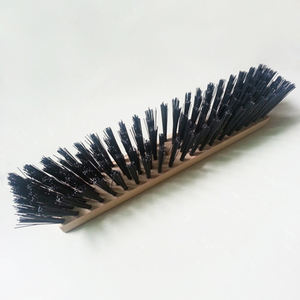 Vassoura de cerdas plásticas longas madeira - Product Image 4