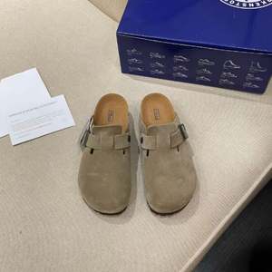 Birkenstocks Pantoufles d'hiver confortables pour femmes Meilleure vente Automne Sabots en cuir véritable EVA Anti-Dérapant Orteils Plat Peluche - Product Image 4