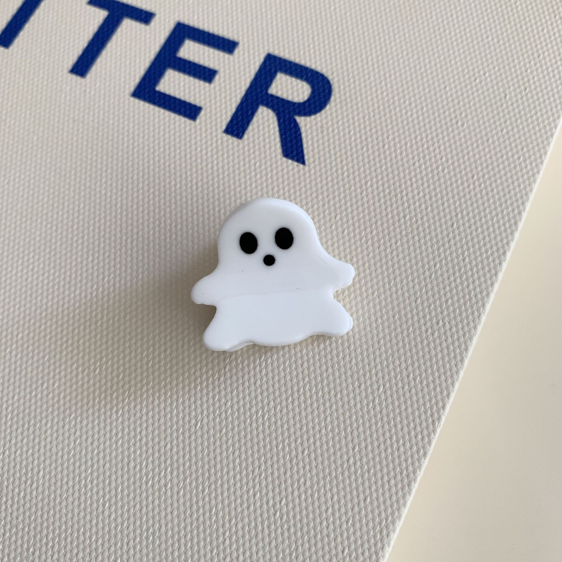 Petite pince à cheveux flottante blanche
