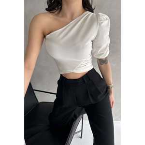 Chemisier en mousseline blanc asymétrique à une épaule pour femme, avec manches élastiques style princesse, idéal pour les soirées - Product Image 5