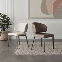 Chaise de salle à manger moderne à dossier incurvé, revêtement en cuir beige, pieds légers en acier inoxydable, mobilier minimaliste pour la maison