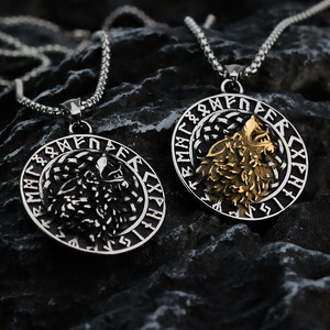 Collar Nórdico Retro para Hombre, Colgante de Acero Inoxidable con Diseño Celta de Lobo Runaven de Doble Cara - Product Image 1