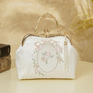 Sac à main vintage brodé de roses de <span class=keywords><strong>Versailles</strong></span>, accessoire national pour Qipao, banquet, blanc, deux chaînes, fermeture magnétique, léger - Product Image 6