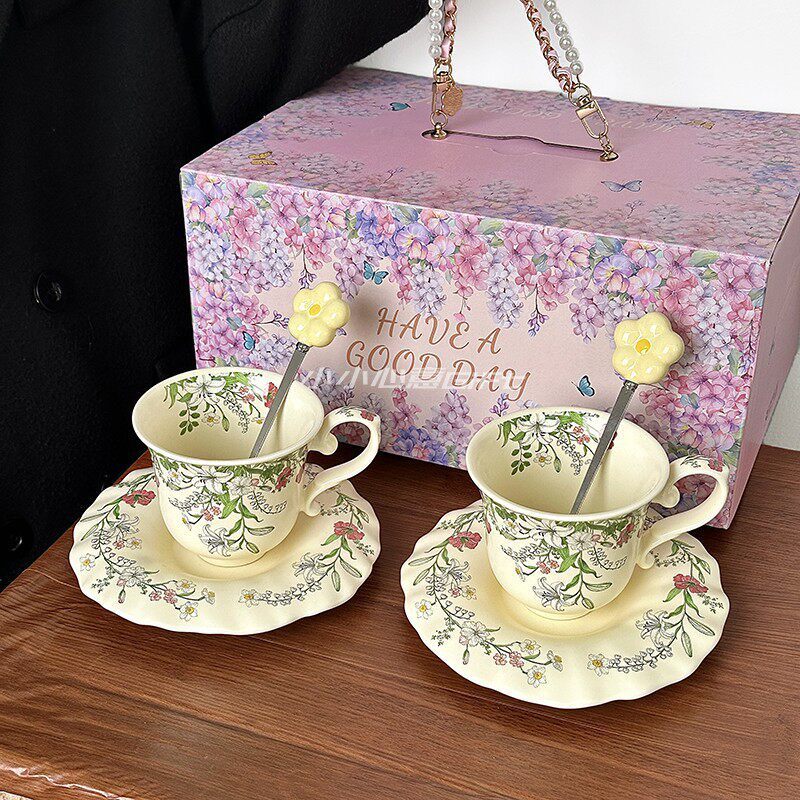 Cucchiaio da regalo con tazza doppia e piattino da giardino in stile retrò