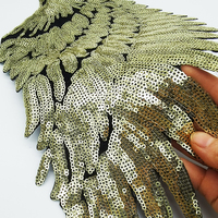 Piccole camicie in tessuto di plastica in PVC con ali di grande angolo e toppe ricamate in ferro su paillettes per vestiti