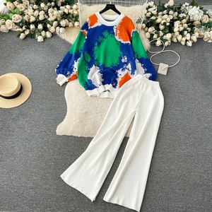 Completo Casual Comodo Due Pezzi da Donna con Top e Pantaloni Stampati in Maglia Abbigliamento Americano all'Ingrosso - Product Image 3