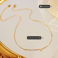 Collier ras du cou minimaliste petit cœur en acier inoxydable plaqué or 18 carats, anti-ternissement, design de niche, collier superposé double cœur