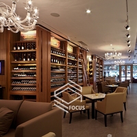 Vitrine à vin design pour petite boutique de vins, bar à vin, armoire vintage