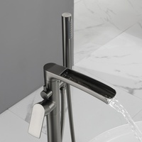 Robinet de baignoire autoportant en laiton gris anthracite avec bec cascade et douchette à main