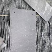 Tuiles en ardoise noire naturelle chinoise bon marché, surface fendue, résistantes aux acides, pour revêtement mural extérieur et toitures de villas