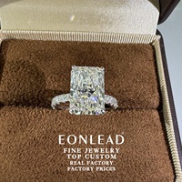 Bague de fiançailles personnalisée en or 10K 14K 18K ou platine PT950 avec diamant de laboratoire taille radiant 5 carats VVS2 et accent de pierres latérales à 4 griffes, disponible en 2, 3 ou 5 carats