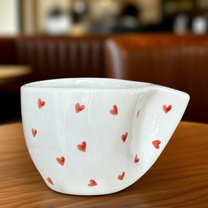 Tasse à café en céramique avec cœur coréen Creative Ins Girl Heart Irregular Afternoon Tea Cup - Product Image 1