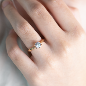 Bague <span class=keywords><strong>Solitaire</strong></span> Classique en Or 18K avec Diamant de Laboratoire <span class=keywords><strong>1</strong></span> <span class=keywords><strong>Carat</strong></span> D VS1 Taille Brillant Certifié IGI pour Femme – Idéale Fiançailles et Mariage – Offre Spéciale - Product Image 6