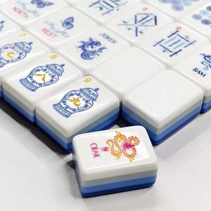 Design minimaliste aux couleurs douces, tuiles de mahjong américaines en acrylique à 4 couches de style porcelaine bleue, un ensemble de 160 tuiles de mahjong - Product Image 6