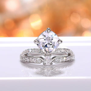 Anello Q867 con Diamante Taglio Cushion, Diamante Naturale, Gioiello Romantico da Donna per Fidanzamento - Product Image 4