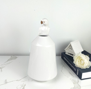 <span class=keywords><strong>Vase</strong></span> à fleurs en céramique avec bourgeon d'oiseau en plumes dorées, décoration de table, design créatif européen - Product Image 4