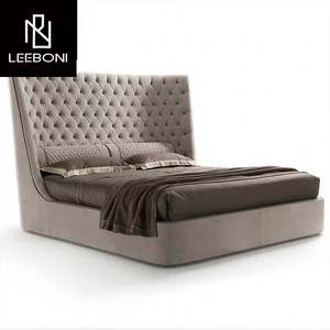 Último diseño italiano Villa de lujo Cama Apartamento Muebles de dormitorio Cama King Size Cabecero alto con mechones Cama de tela de lujo - Product Image 6