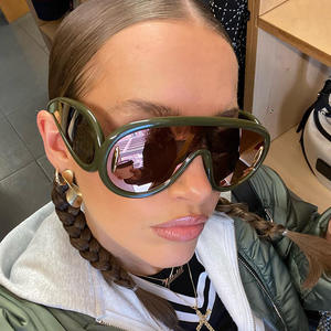 2025 Boutique mode lunettes conception une pièce marron lunettes femmes nuances personnalisées Uv400 marque de luxe Y2k lunettes de soleil - Product Image 1