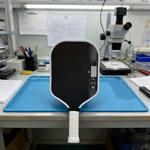Raquette de pickleball de haute qualité et durable, 16 mm 14 mm GEN4 TFP, noyau en nid d'abeille sans bord en fibre de carbone - Product Image 4