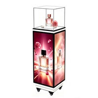 2026 Neue Produkte Freistehende LED-Pylonen-Display-Vitrine Vierseitiger LED-Säulenschirm für Innenräume Video-Werbepfeiler-Schild