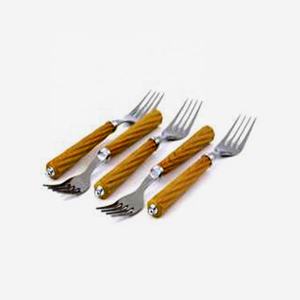 Manche en résine côtelée jaune ensemble de couverts en acier inoxydable ensembles de couverts à poignée en spirale couverts plaqués argent - Product Image 6