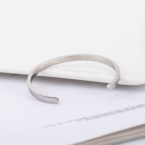 Bracelet manchette en acier inoxydable avec lettres romaines et incrustation de diamants, design ouvert, bijou cadeau - Product Image 2