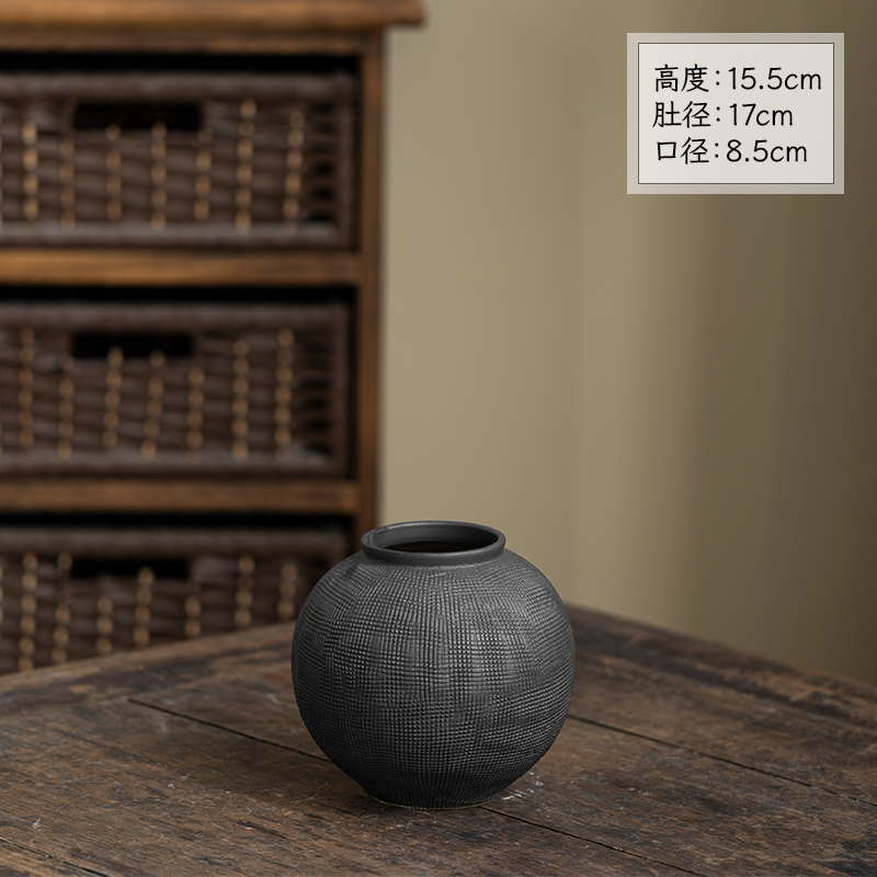 Solitary vase 08