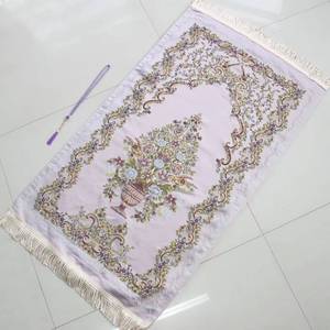 Alfombra de oración lavable de lana/seda de lujo, bordada con un elegante diseño de cesta de flores, plegable, suave y lisa, musulmana. - Product Image 1