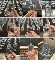 Flacon de parfum de luxe 50 ml en verre carré plat, élégant, vide, en cristal, rechargeable pour voyage avec pulvérisateur à pompe