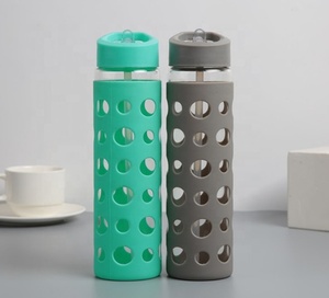 High Borosilicate glass water bottle with lid skin diving and petal silicone case - Product Image 3
