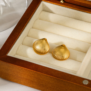 Pendientes de Acero Inoxidable Resistentes al Agua para Playa, con Diseño de Concha, Estrella de Mar, Borla y Perla, Bañados en Oro de 18K - Product Image 2