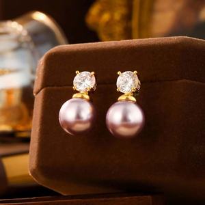 Boucles d'oreilles tendance en cuivre plaqué or avec zircon français et perles, style géométrique, parfaites pour les femmes, cadeau de luxe - Product Image 5