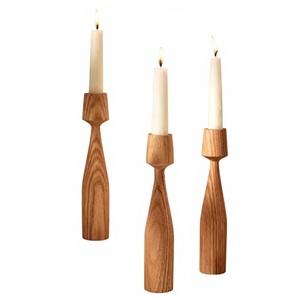 Ensemble de 3 bougeoirs en bois écologiques faits à la main, sculpturaux et modernes, couleur marron, HASAN CRAFT pour la table de la maison - Product Image 1