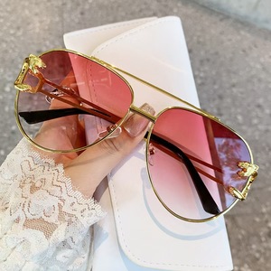 Venta al por mayor nueva moda marco de metal cabeza de leopardo UV400 gafas de sol sombras doble viga gafas de sol - Product Image 2